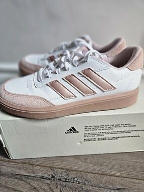 Adidas White and Blush Pink Low-Top Sneakers' - Youth Size 6/ Women Sizs 7.5